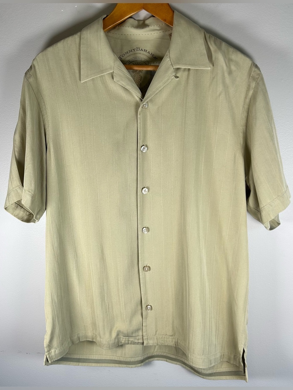 Tommy Bahama Mens Button Up Shirt Size M Short Sleeve 100% Silk Vintage Logo EUC